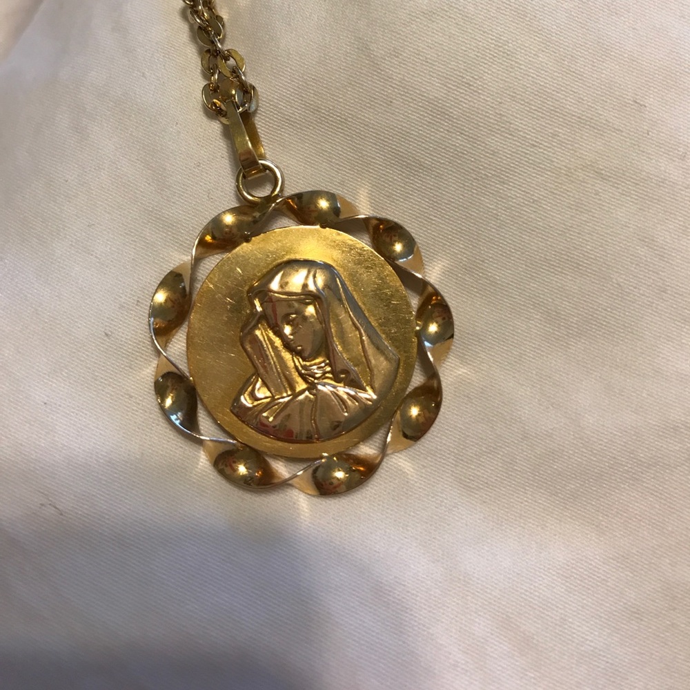 Just 4 showing stamps. Pendant 18k 750 Italy 🇮🇹