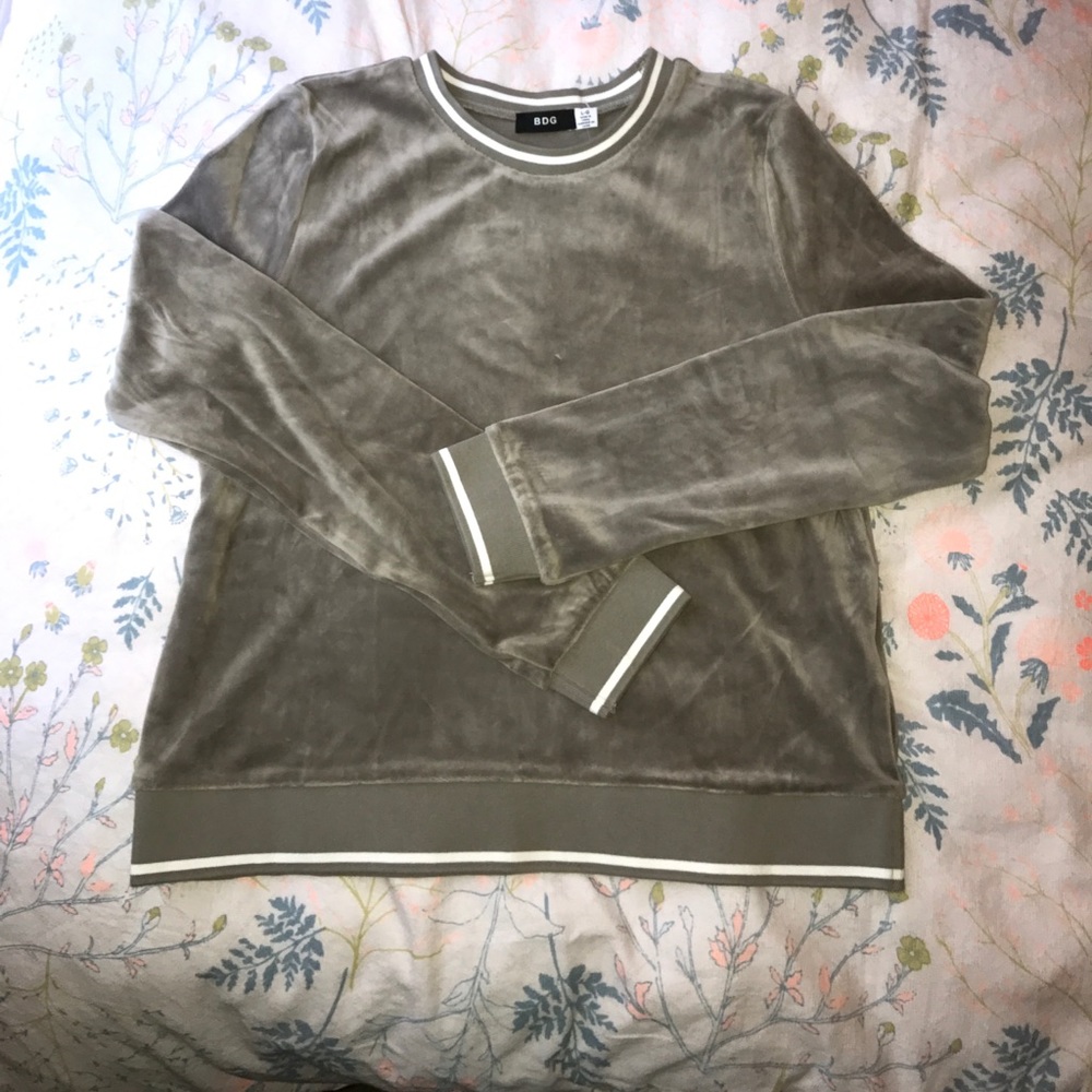 NWT Gray Urban Outfitters Velour Pullover!!!!