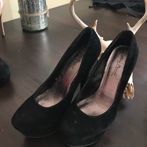 Black Velvet Pumps