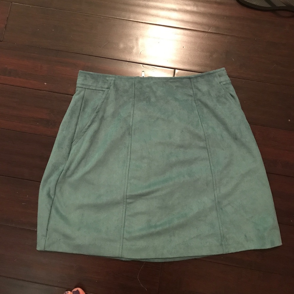 Kendal and Kylie Small suede skirt