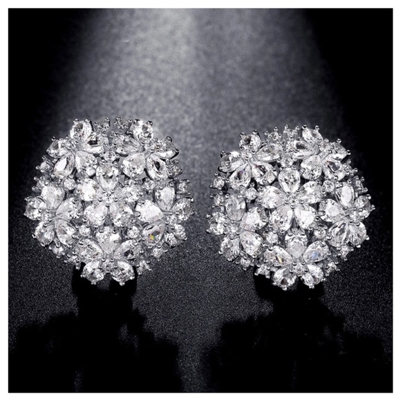 Swarovski Crystals Marcena Flower Earrings - Picture 2 of 4