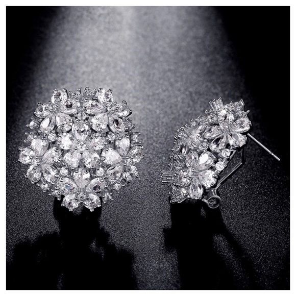 Swarovski Crystals Marcena Flower Earrings - Picture 3 of 4