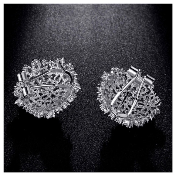 Swarovski Crystals Marcena Flower Earrings - Picture 4 of 4