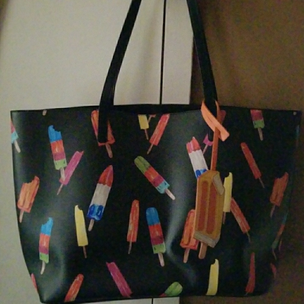 A large tote
