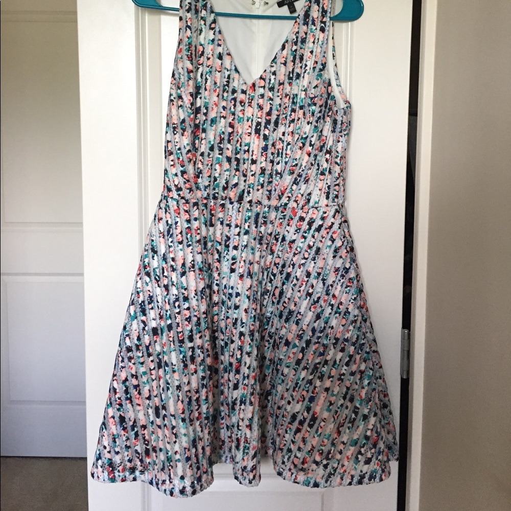 Apt 9. Excellent condition. Size 10. Has pockets!