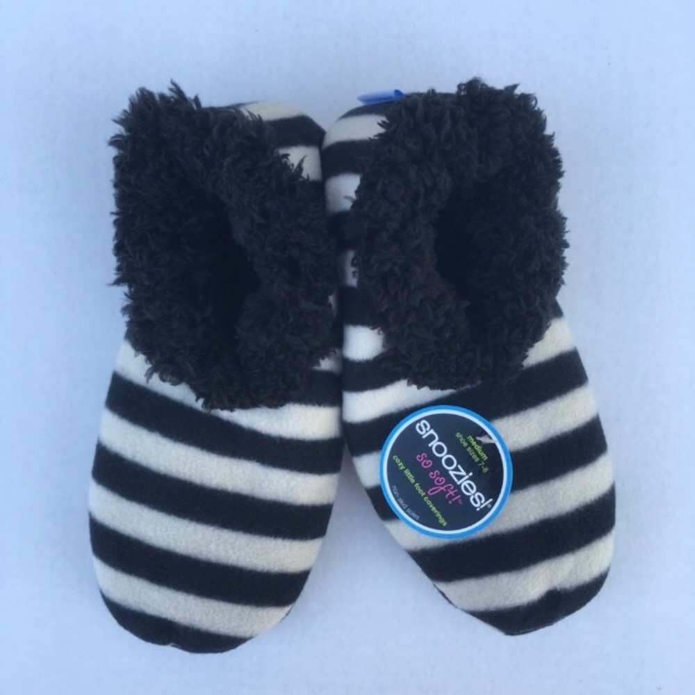 BNWT Snoozies! Black & Cream. Medium 7-8.
