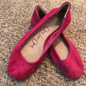 Brand new ballet flat Toms size 6.5 (hot pink)