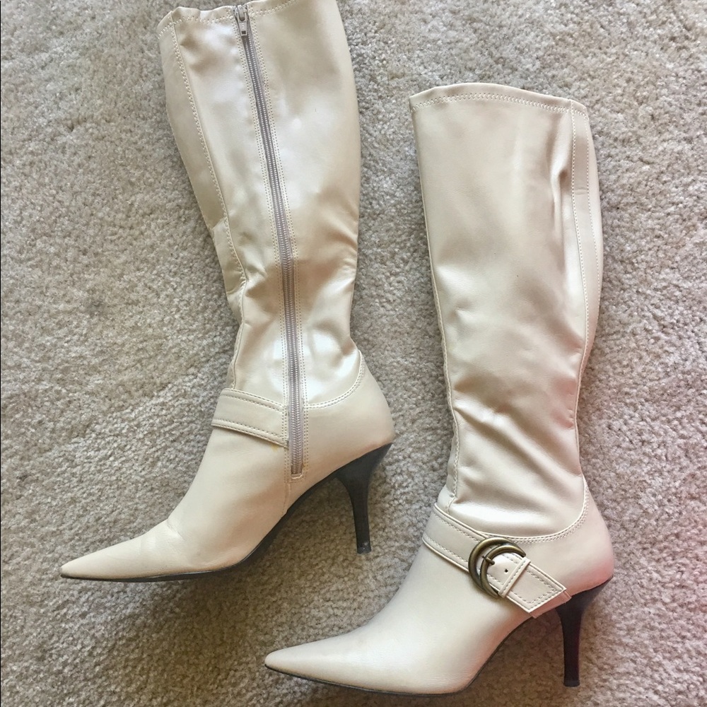 Kelly & Katie - Pamela -Winter White