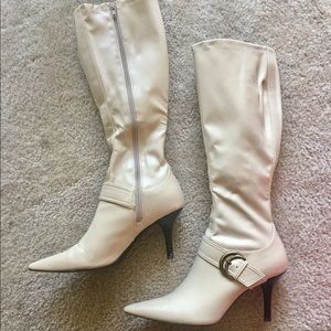 Kelly & Katie - Pamela -Winter White