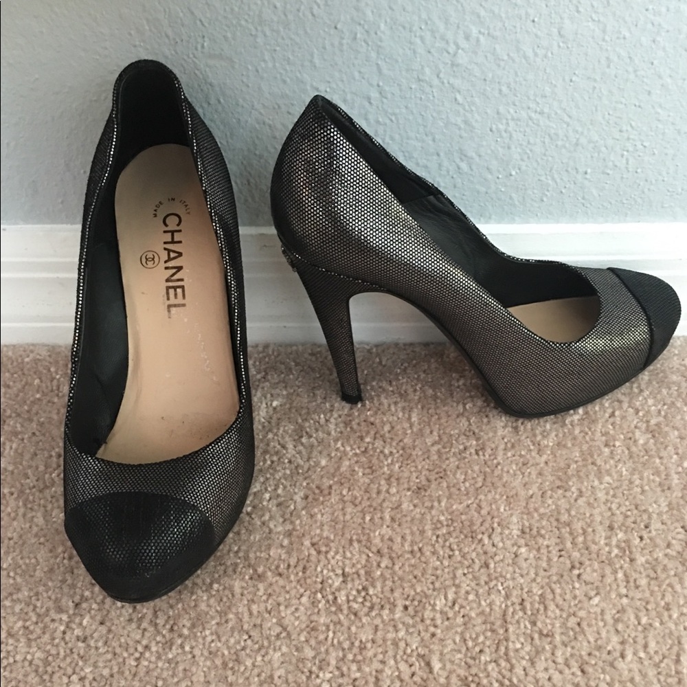 CHANEL metallic cap-toe pumps