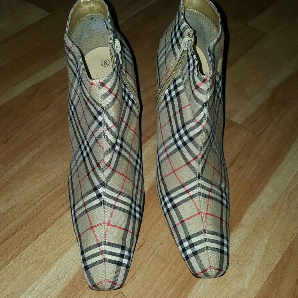 PLAID  BOOTIES