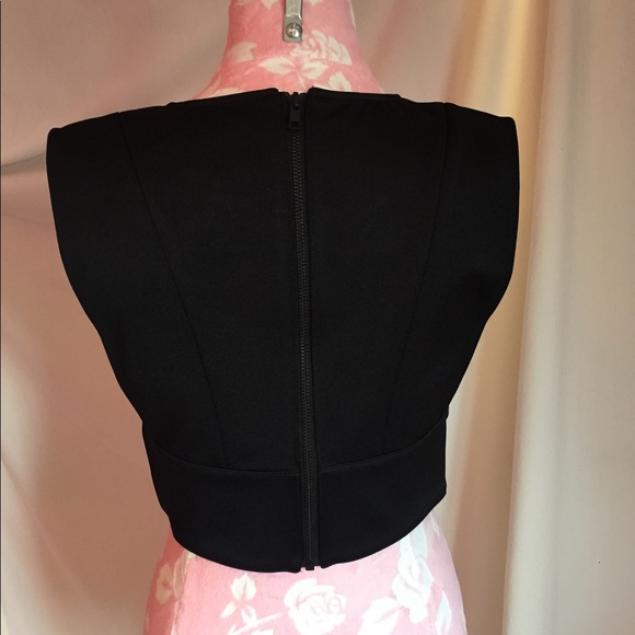 Kendall + Kylie Cropped Deep V-neck Top - Picture 3 of 6