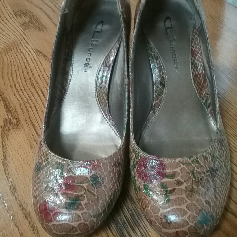 Chinese Laundry snakeskin with flowers