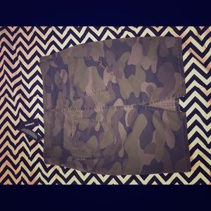 Express camo skirt