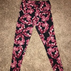 Lularoe OS beautiful red rose heart leggings