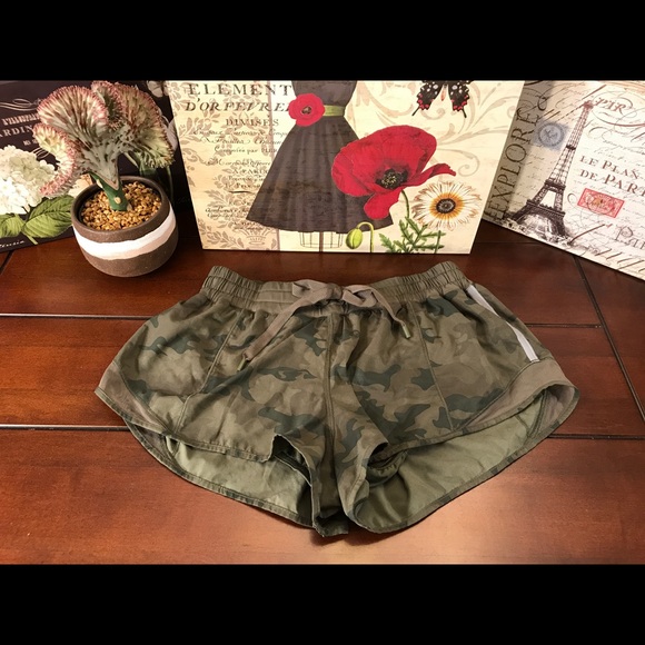 Lululemon Hotty Hot Shorts- Savasana Camo, 10 - Picture 3 of 6