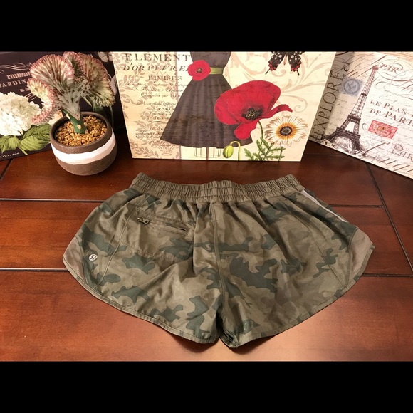 Lululemon Hotty Hot Shorts- Savasana Camo, 10 - Picture 4 of 6