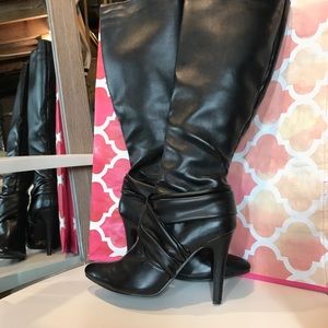 Sexy knee-high black high heel boots