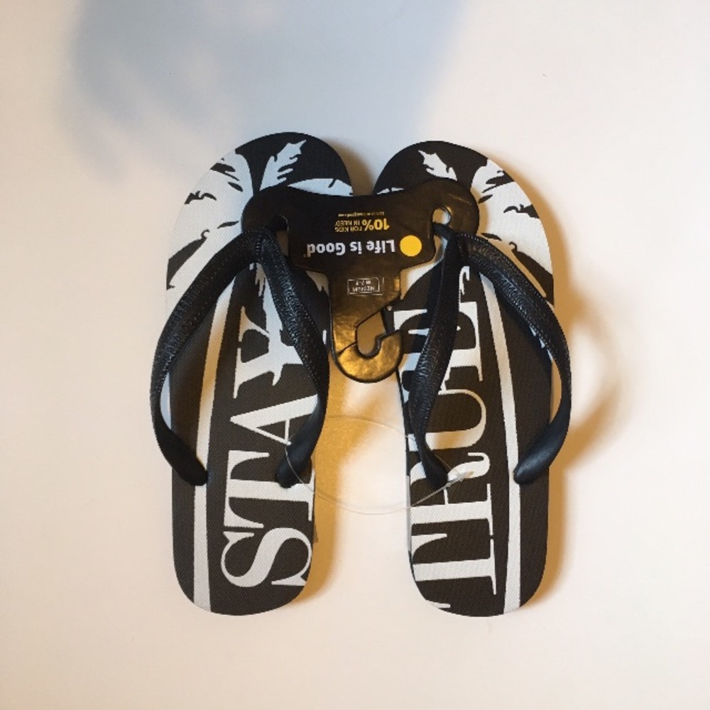 BNWT Life Is Good Black Flip Flops. Medium 7-8.