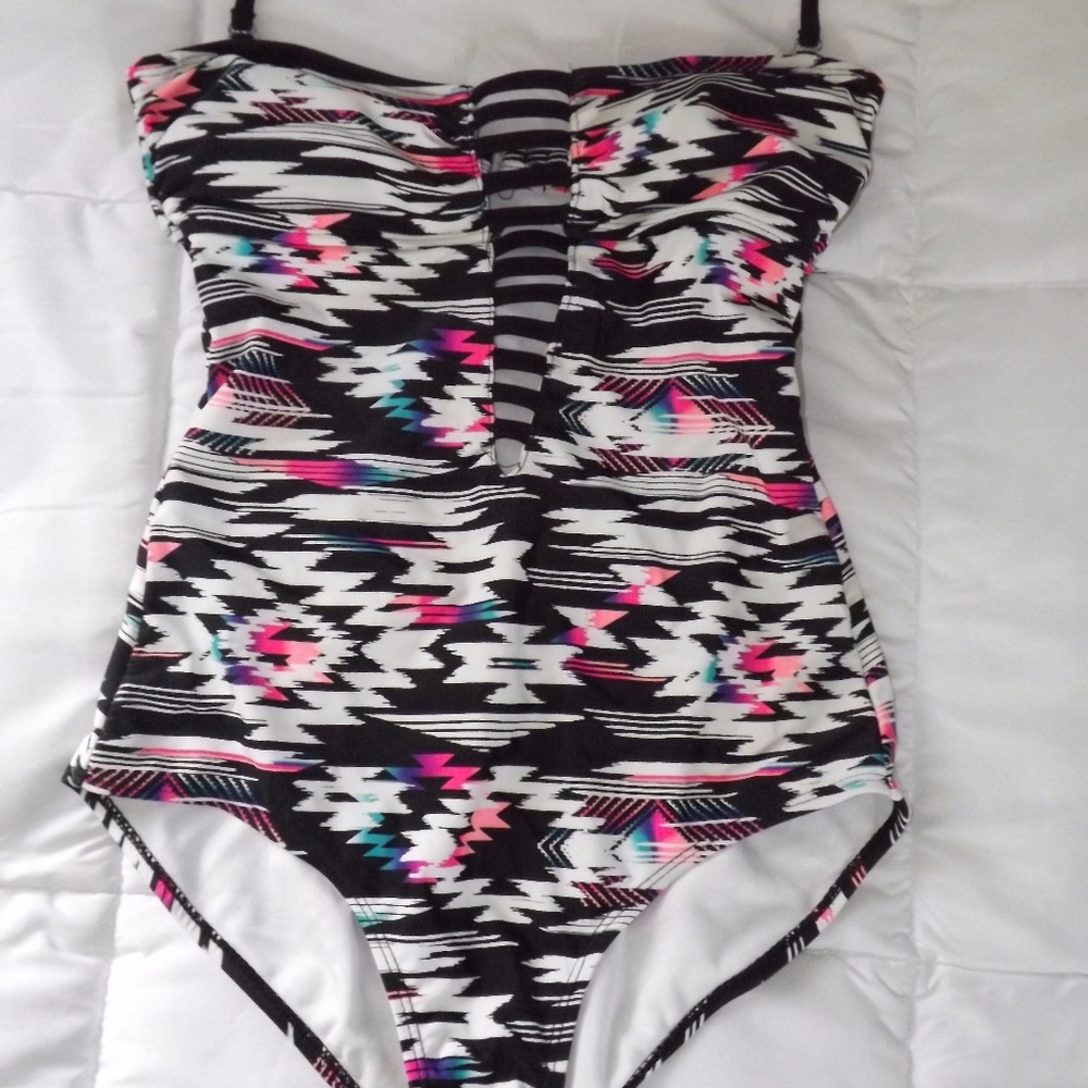 One Piece Patterned Swimsuit