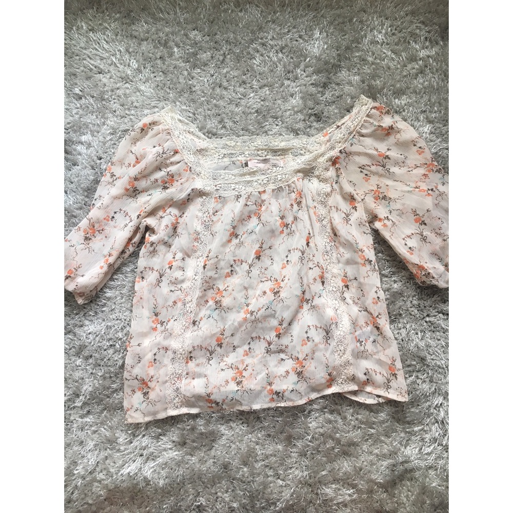 Flowery cream blouse