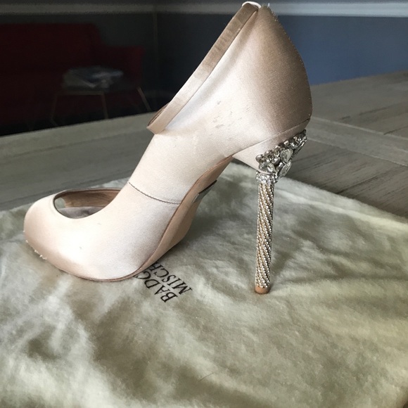 Badgley Mischka satin light pink heels - Picture 2 of 4