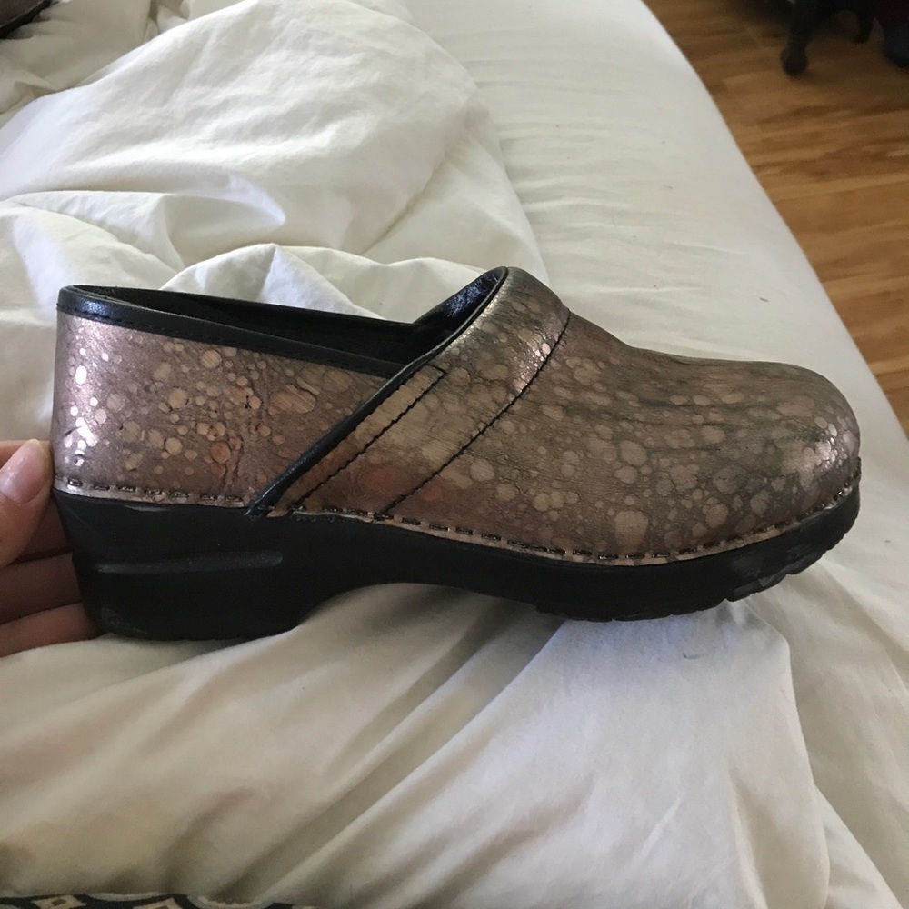 Gold sanita clogs