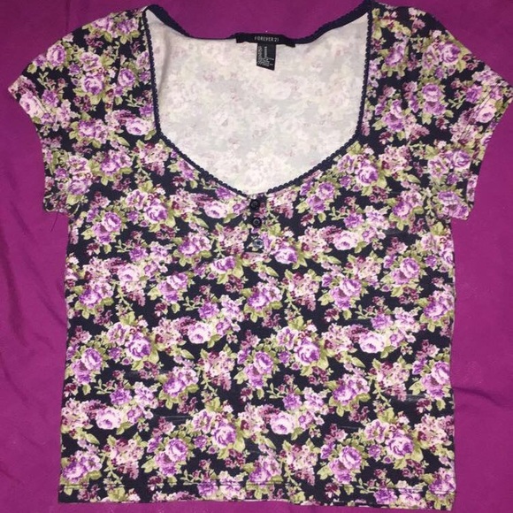 Floral crop tee✨ - Picture 2 of 2