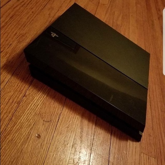 PS4 - Picture 2 of 6