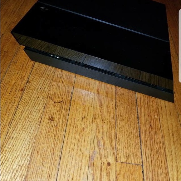 PS4 - Picture 3 of 6