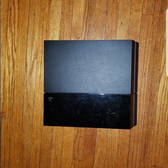 PS4 - Picture 4 of 6