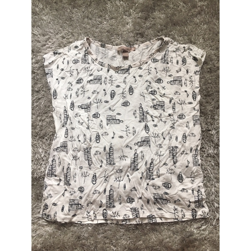 Black and white t shirt.