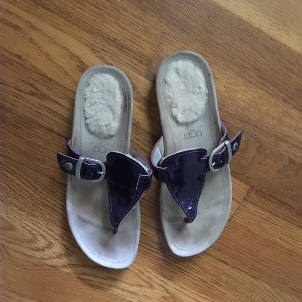 Ugg flip flops