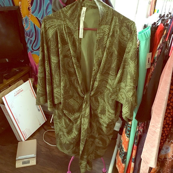 lululemon athletica Tops - EEUC 10 lululemon yoga haven wanderlust kimono '16