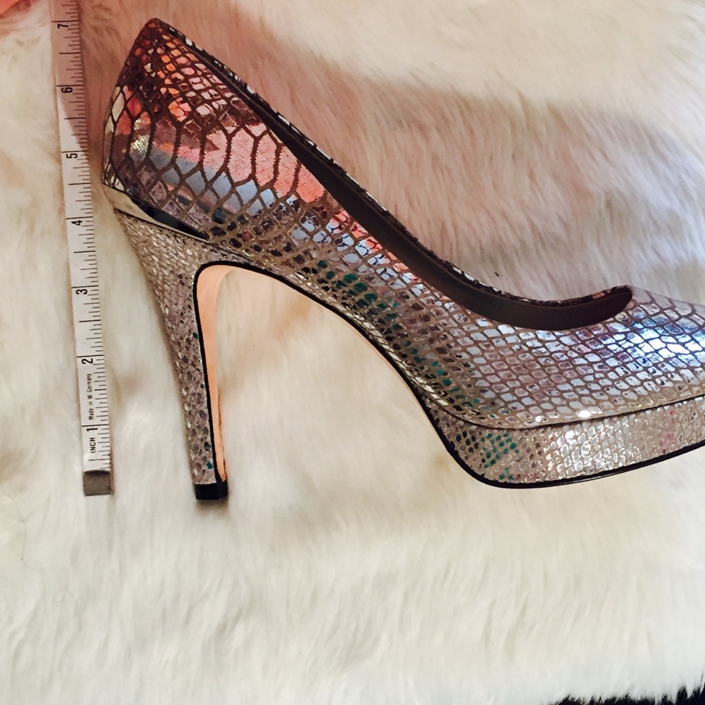 White House Black Market Snowflake Pumps 9 Heels - Picture 5 of 6