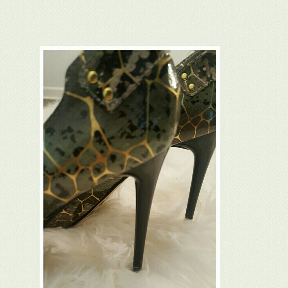 Shoes - Picture 3 of 4