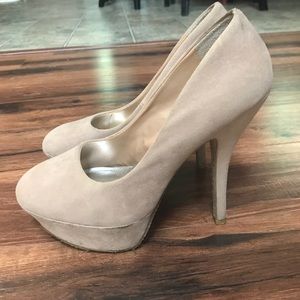 Tan heel pumps