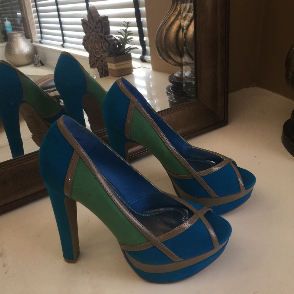 New never used multi color platforms