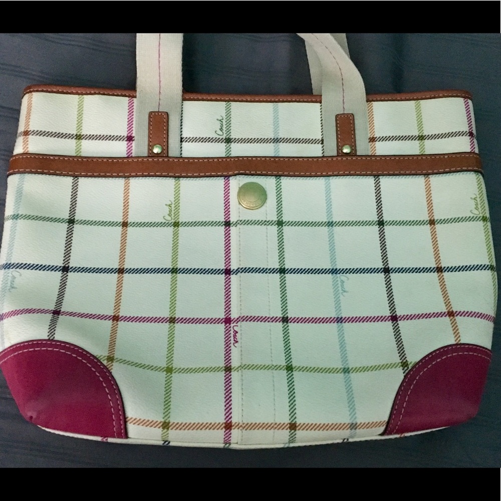Coach medium purse **final price**
