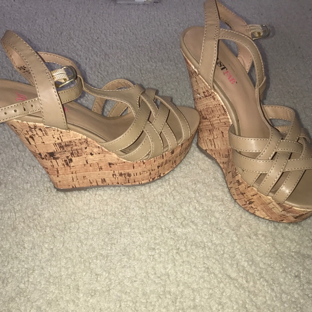 Nude wedges