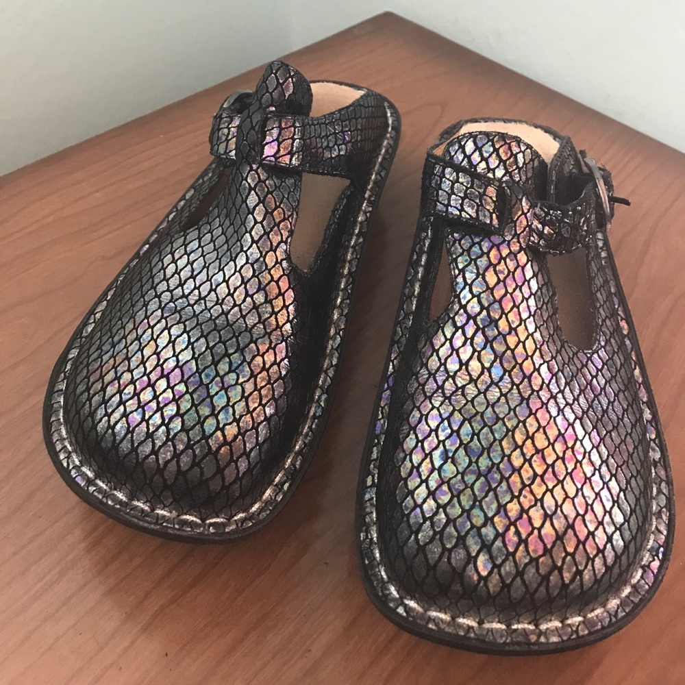 Algeria Clogs! Fish scale design!