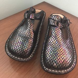Algeria Clogs! Fish scale design!