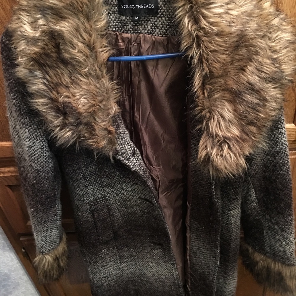 Young Threads M fur collar coat