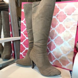 Knee-high high heel boots