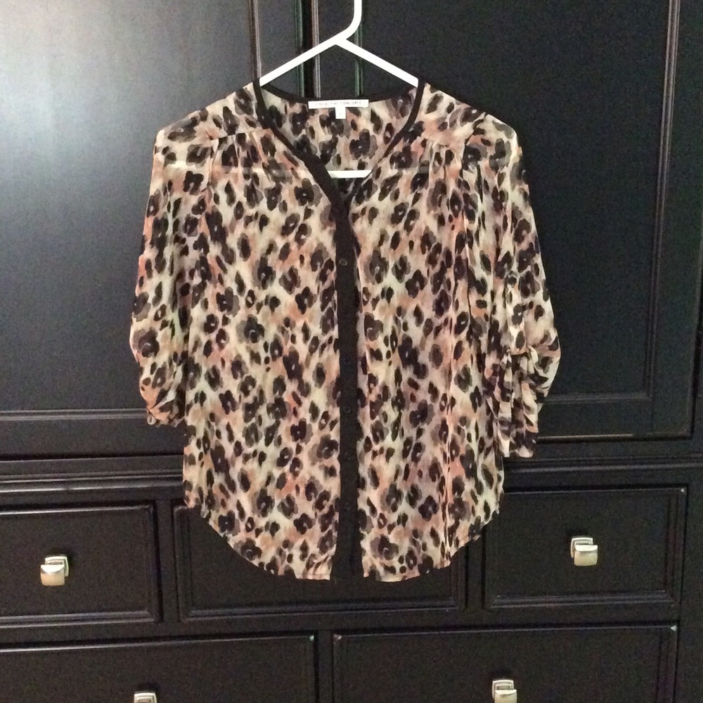 COLLECTIVE CONCEPTS leopard print blouse - Picture 2 of 3