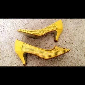 Nice Yellow 2" heels