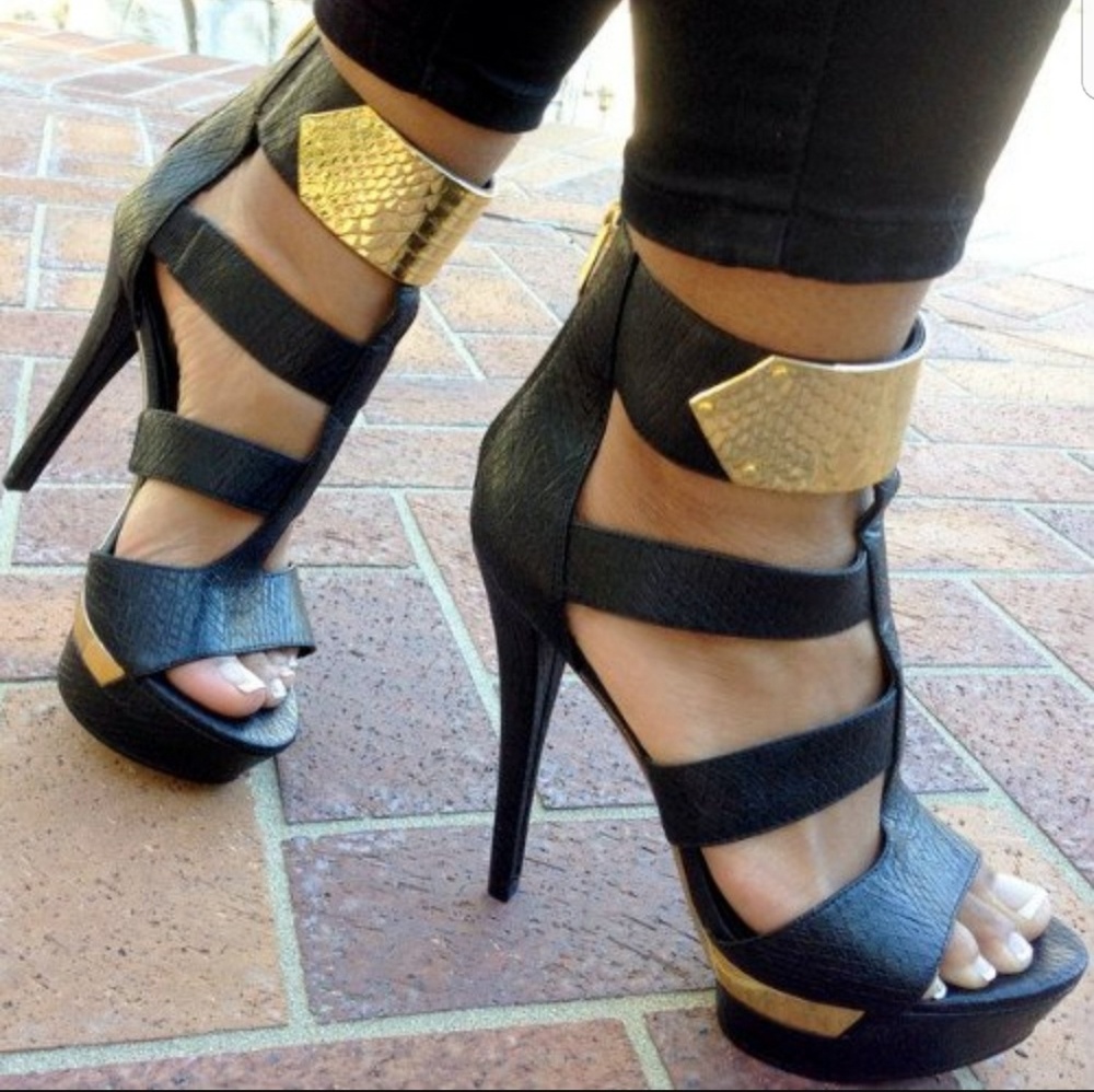 Fergie Refined platform shoes size 6