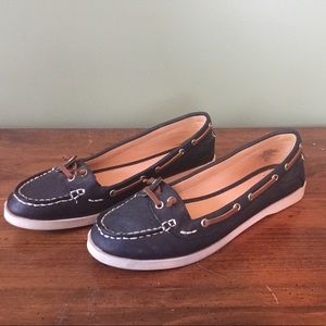 Boat style shoe