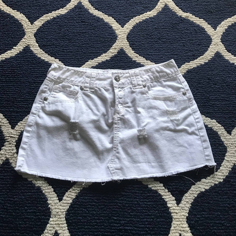 White denim skirt
