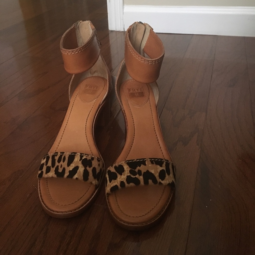 Frye  Brielle Back Zip Sandals